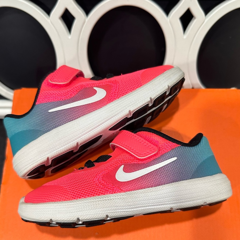 Toddler Nike revolution 3